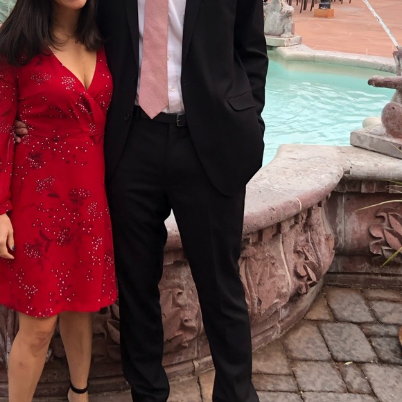 Meet your Posher, Adina. Im 5’1; Wear mostly petite sizes, XS, S, M. - Picture 3 of 3